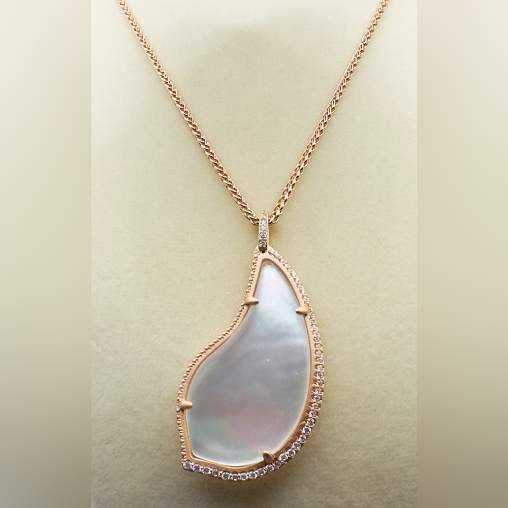 Kendra Scott Theodora Mother-of-Pearl Pendant Necklace NWOT w/Dust Bag
